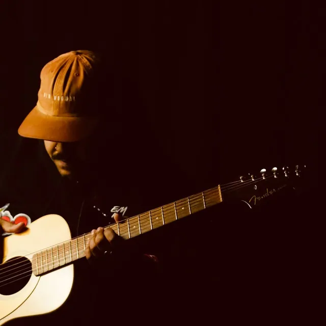 Davie Cutmore promotional performance photograph